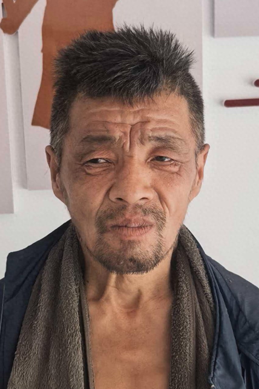 走失者照片 沧州市寻亲：六旬老人被救助，穿蓝色...