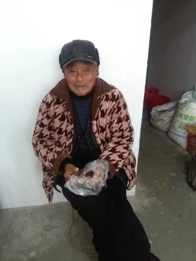 走失者照片 商丘急寻：八旬老人失联，穿短袖、蓝...