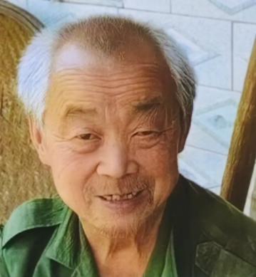 走失者照片 黔东南州寻人：六旬老人走失，穿浅灰...