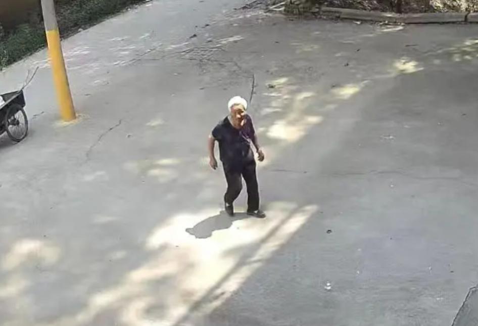走失者照片 亳州市寻人：八旬老太走失，穿红色短...