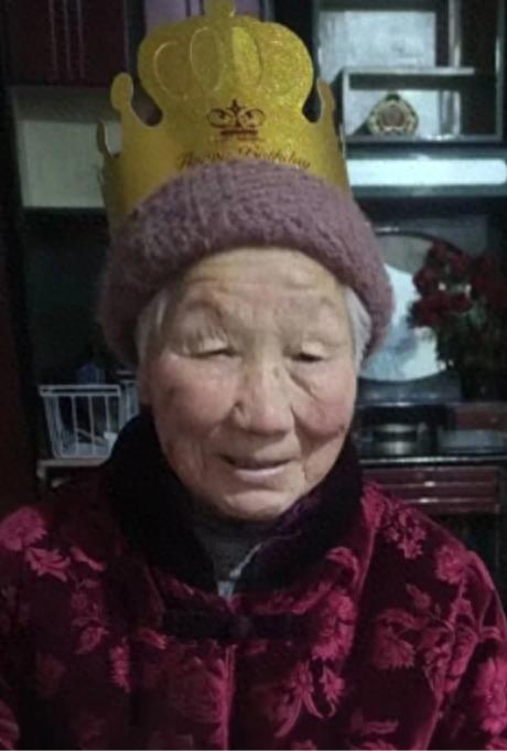 走失者照片 亳州市寻人：八旬老太走失，穿红色短...