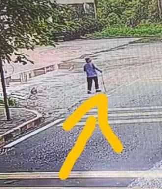 走失者照片 韶关寻人！八旬老太走失，戴蓝底碎花...