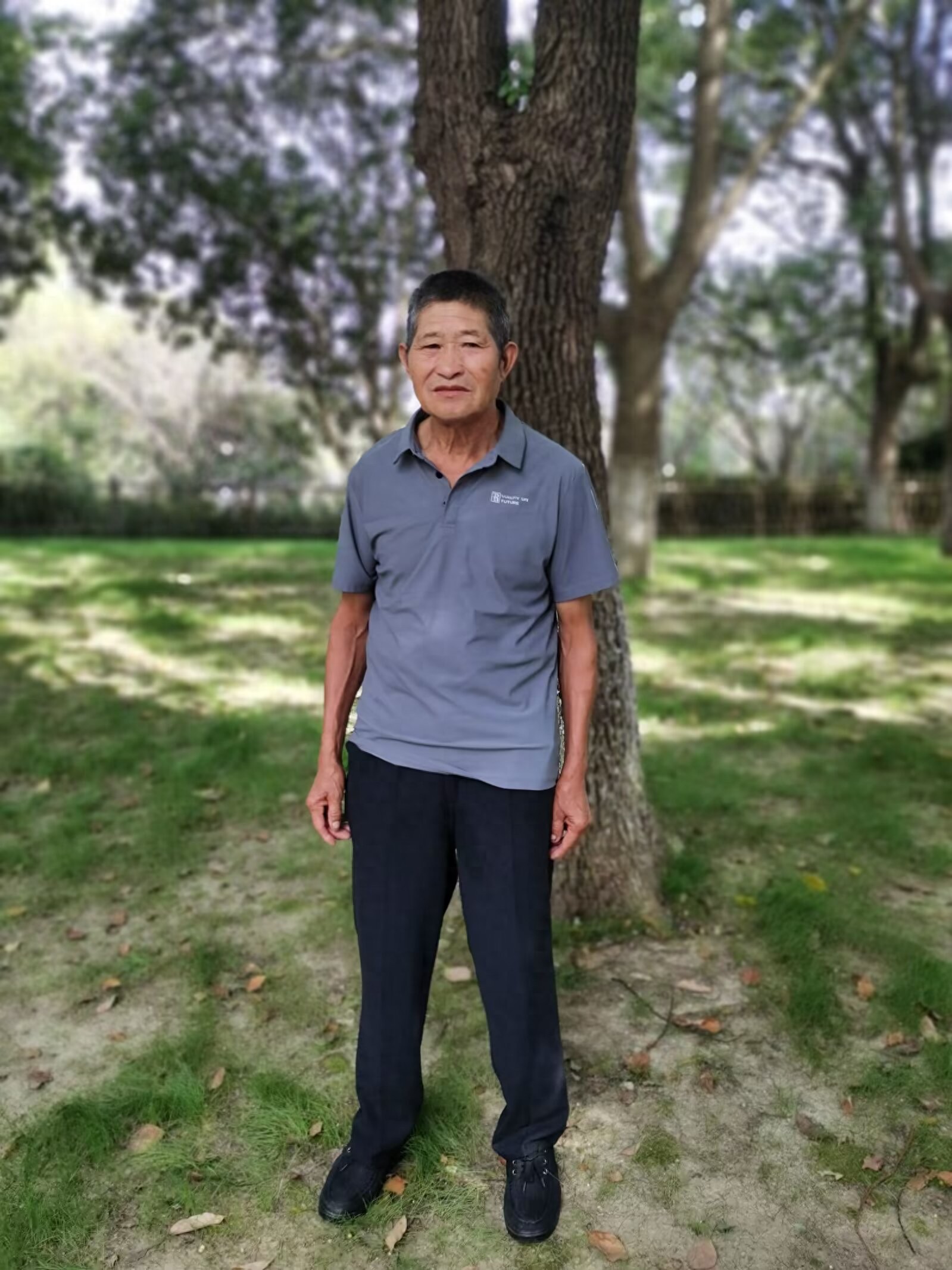 走失者照片 上海市寻人：七旬老人走失，穿蓝色条...