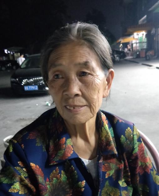 走失者照片 桂林寻人：七旬老太失联，拿棍子，走...