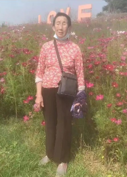 走失者照片 自贡急寻：八旬老太失联，穿红色外套...
