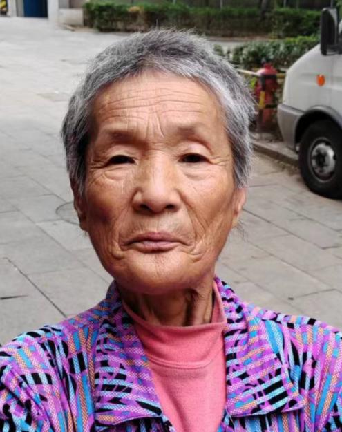 走失者照片 济南寻亲：六旬老太被救助，自写名叫...