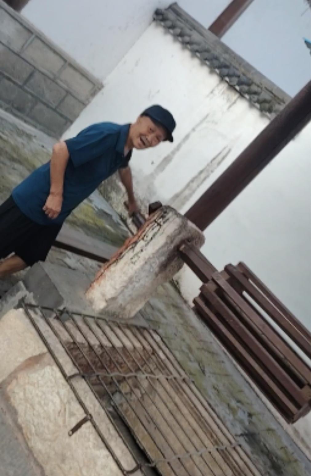 走失者照片 汉中市寻人：七旬老人走失，穿深蓝色...