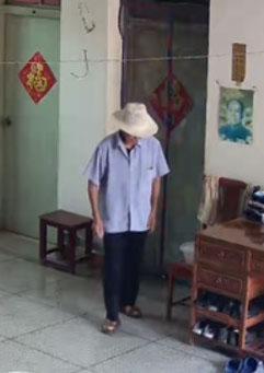 走失者照片 西安市寻人：九旬老人走失，穿灰白色...