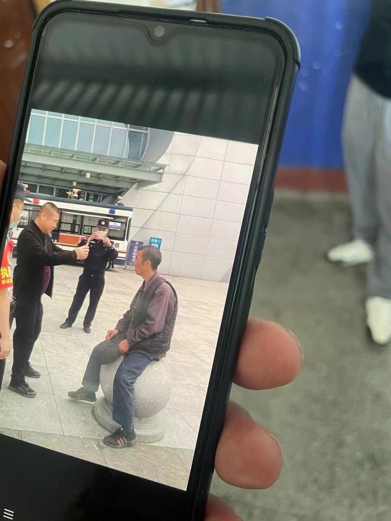 走失者照片 邵阳寻人：六旬老人失联，高1米65...