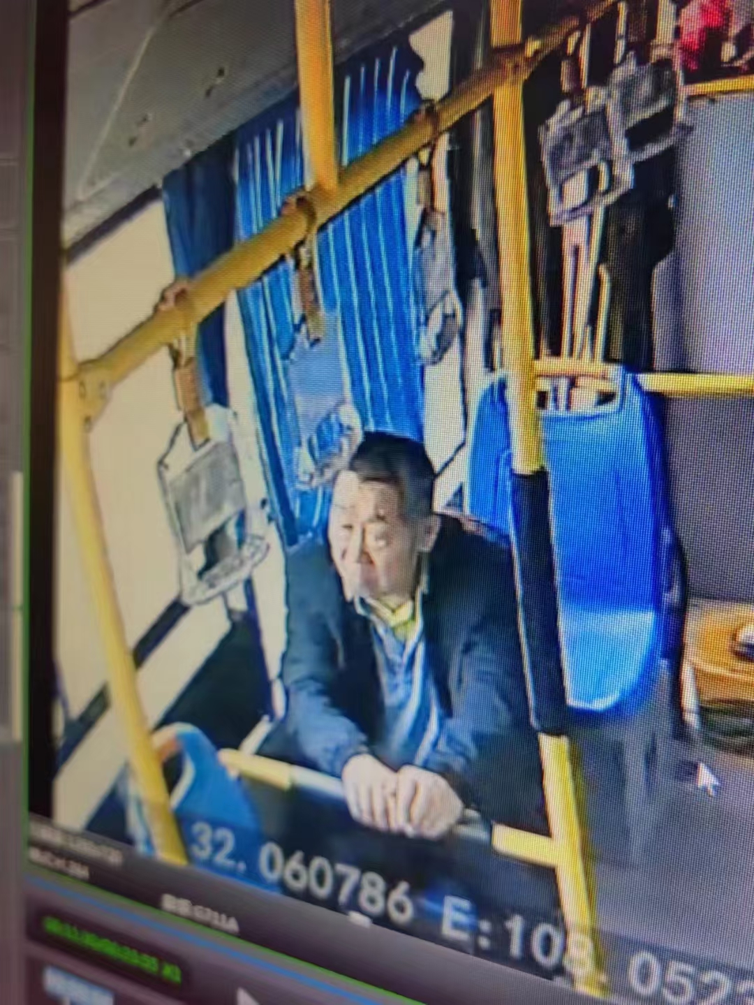 走失者照片 达州万源急寻：八旬老人失联，穿蓝色...