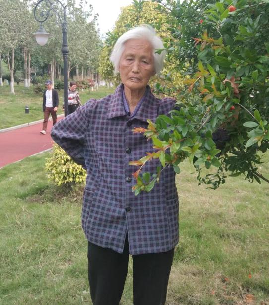 走失者照片 贺州急寻：八旬老太走失，白色短发，...