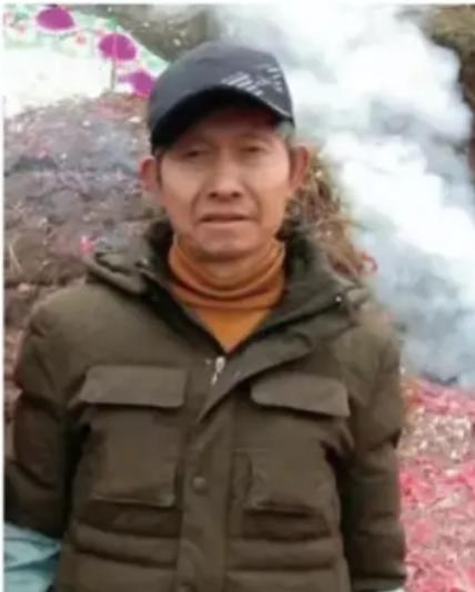 走失者照片 毕节急寻：六旬老人失联，穿白色花短...