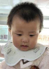 走失者照片 海北州寻亲：1岁女童被救助，裹棉被...