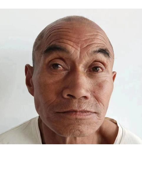 走失者照片 南阳寻亲：七旬老人被救助，穿白色T...