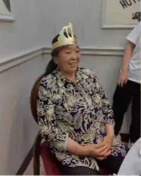 走失者照片 廊坊急寻：六旬老太失联，穿黑白条纹...