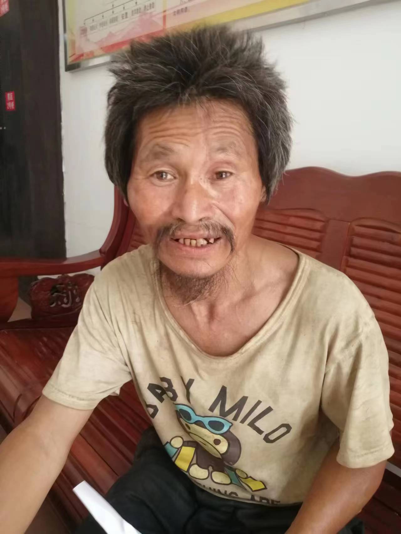 走失者照片 贵港桂平市寻亲：六旬老人被救助，穿...
