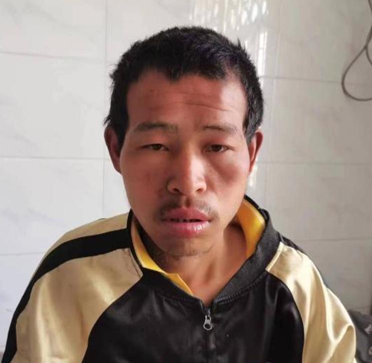 走失者照片 许昌禹州寻亲：中年男子被救助，穿黄...