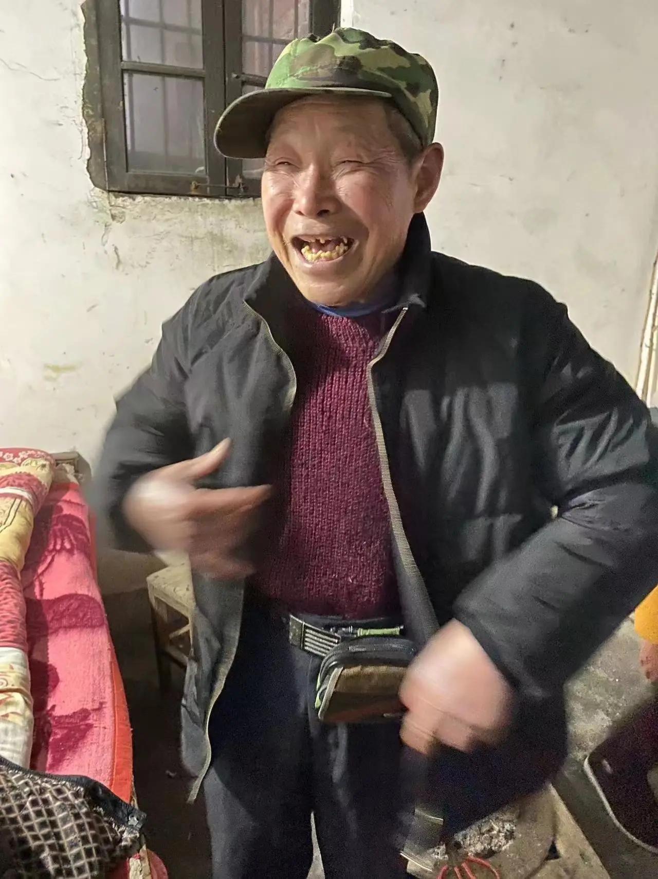 走失者照片 吉安急寻：八旬老人走失，穿白色衬衣...