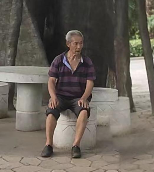 走失者照片 黔西南州兴义市急寻：七旬老人走失，...