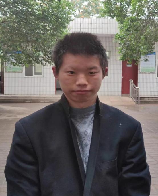 走失者照片 郑州寻亲：青年男子被救助，穿灰色外...