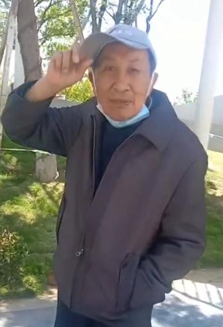 走失者照片 淄博急寻：七旬老人走失，戴白色帽子...
