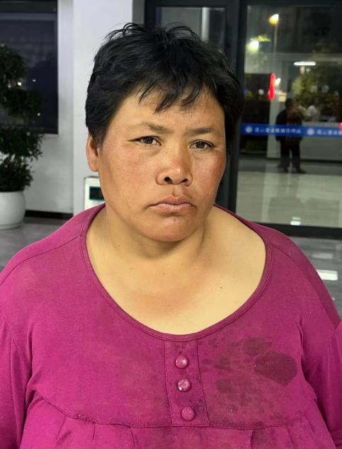 走失者照片 连云港寻亲：五旬女子被救助，高1米...