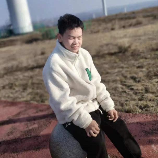 走失者照片 安顺市急寻：16岁少年失联，穿黑色...