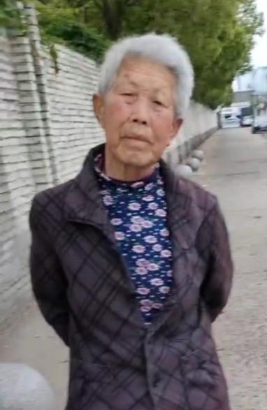 走失者照片 襄阳寻人：八旬老太走失，患小脑萎缩...