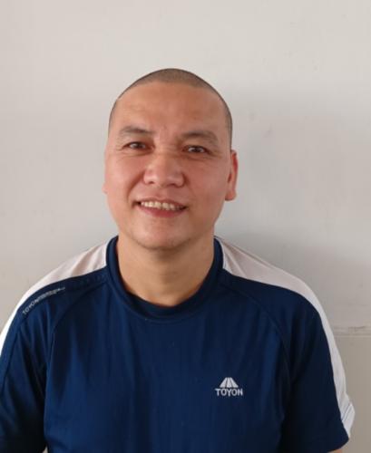 走失者照片 贵港寻亲：中年男子被救助，穿灰色衬...