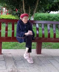 走失者照片 楚雄州急寻：八旬老太走失，穿红色上...