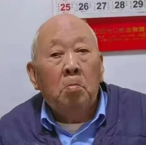 走失者照片 济南急寻：八旬老人走失，穿浅灰色毛...