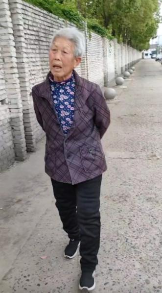走失者照片 襄阳寻人：八旬老太走失，患小脑萎缩...