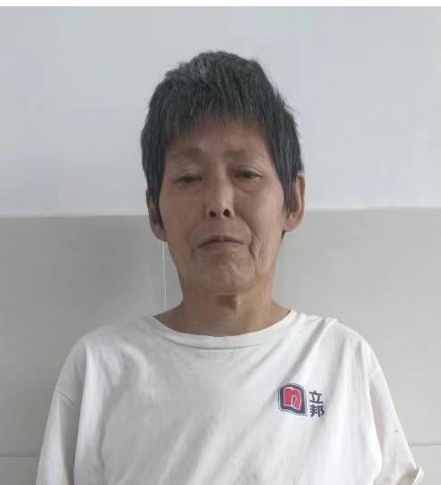 走失者照片 淮北寻亲：五旬女子被救助，穿白色短...