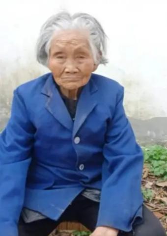 走失者照片 重庆急寻：百岁老太失联多日，穿花衣...