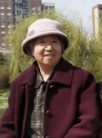 走失者照片 阜新寻人！八旬老太失联，穿红色上衣...