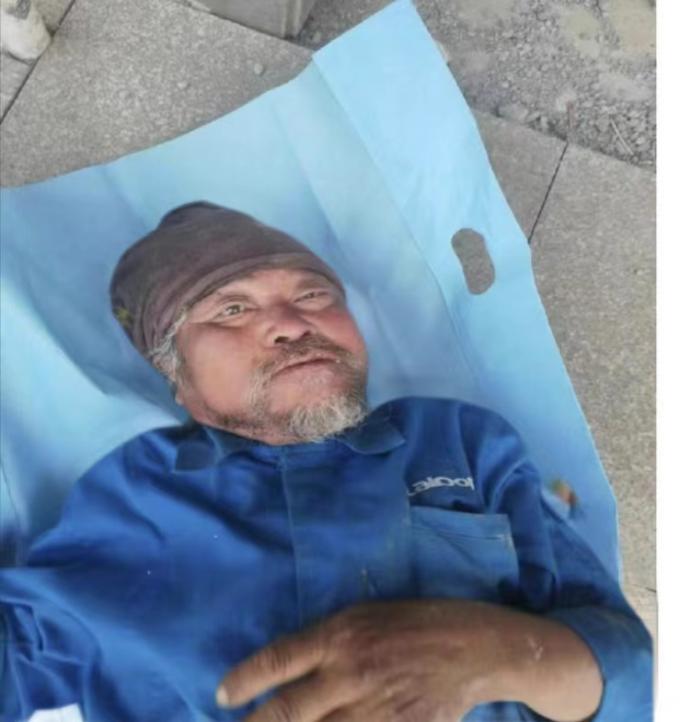 走失者照片 烟台莱阳寻亲：六旬老人被救助，穿蓝...