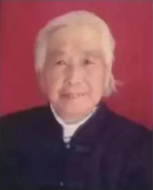 走失者照片 东营急寻！八旬老太失联，穿红色上衣...