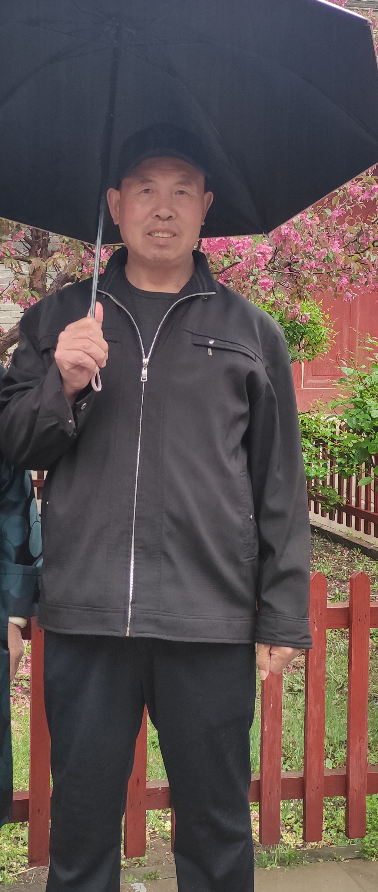 走失者照片 乌兰察布寻人：六旬老人失联，戴蓝色...