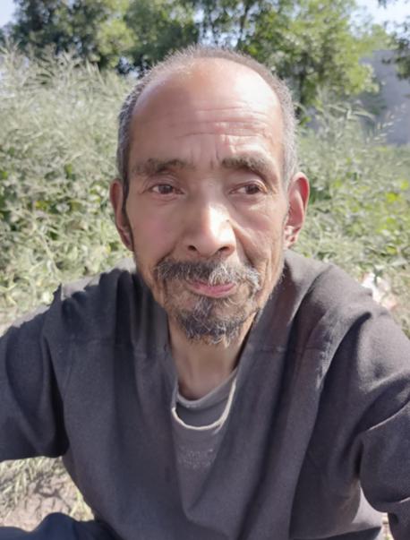 走失者照片 洛阳寻亲：六旬老人被救助，穿灰色上...