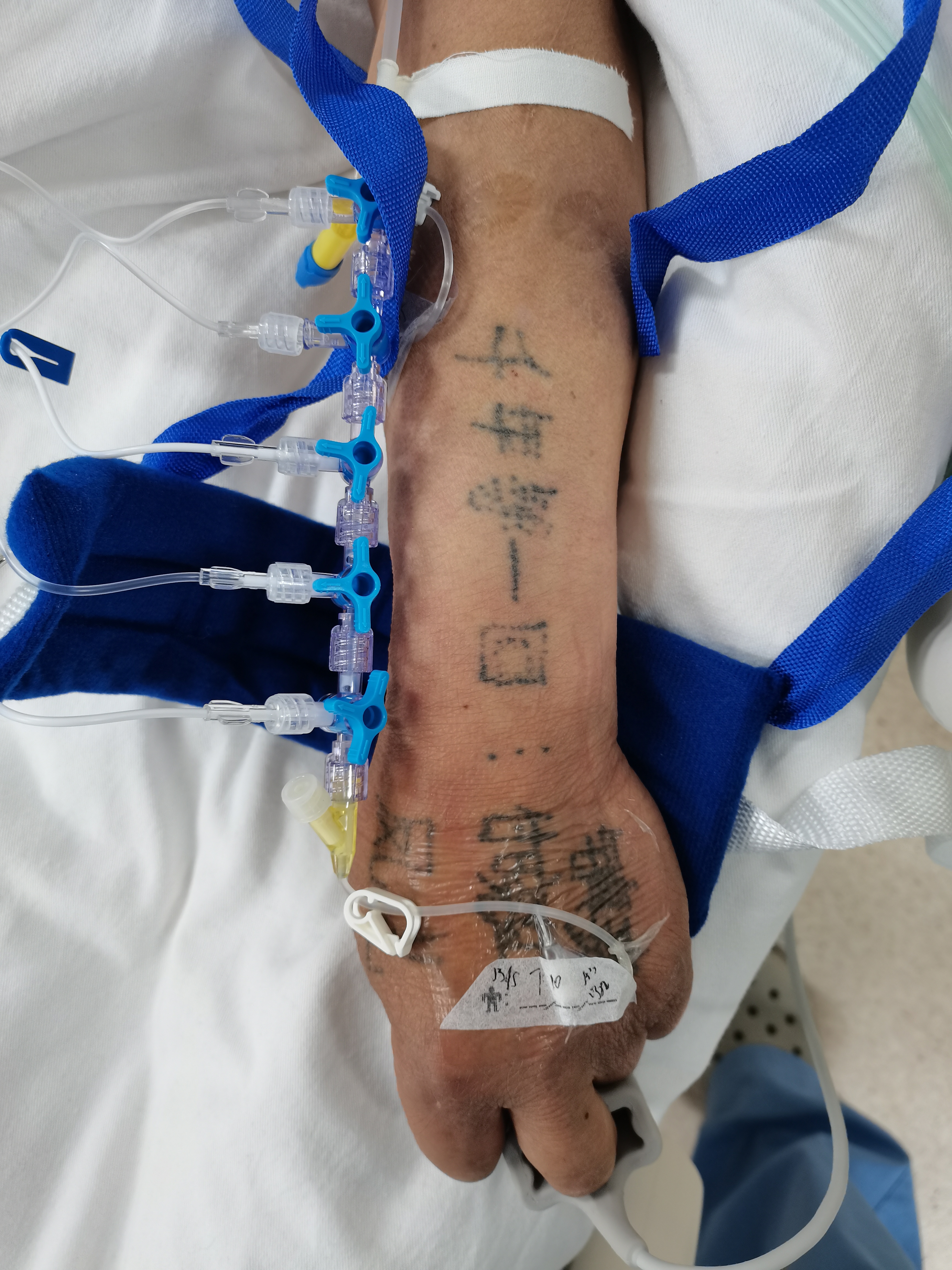 走失者照片 白城寻亲：五旬男子被救助，穿牛仔裤...