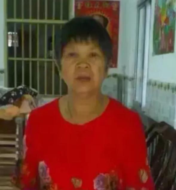 走失者照片 玉林急寻：六旬老太走失，穿黑色格子...
