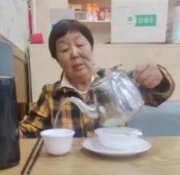 走失者照片 惠州急寻：六旬老太失联，穿黄色印花...