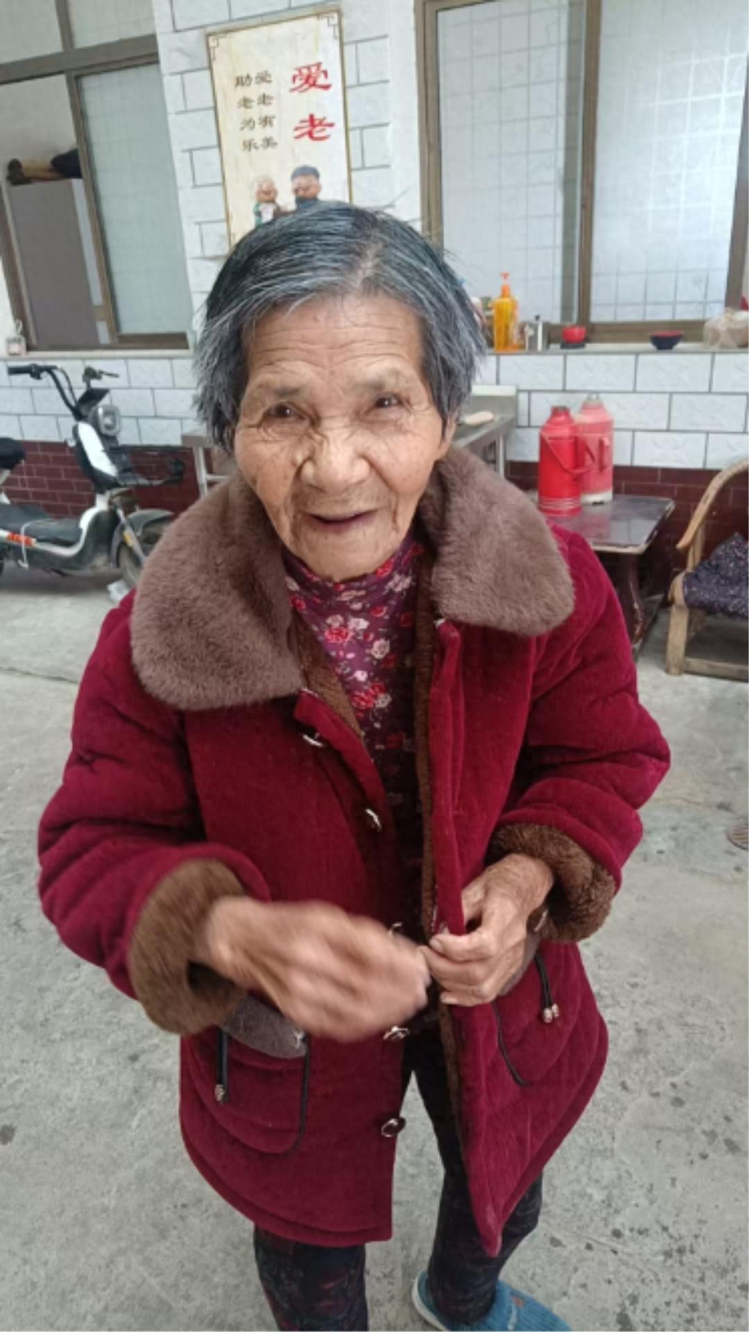 走失者照片 南阳市寻人：八旬老太走失，穿深色衣...