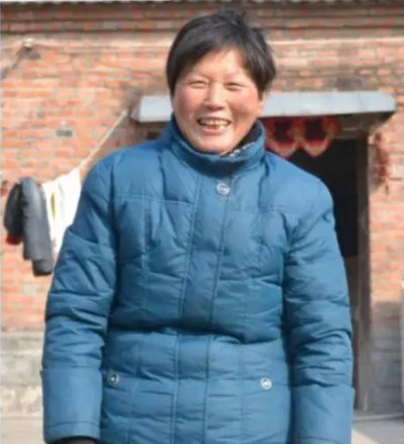 走失者照片 宿州急寻：六旬老太失联，穿紫红色抓...