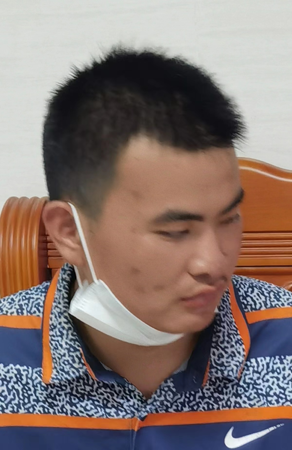 走失者照片 惠州寻亲：18岁少年被救助，穿黄蓝...