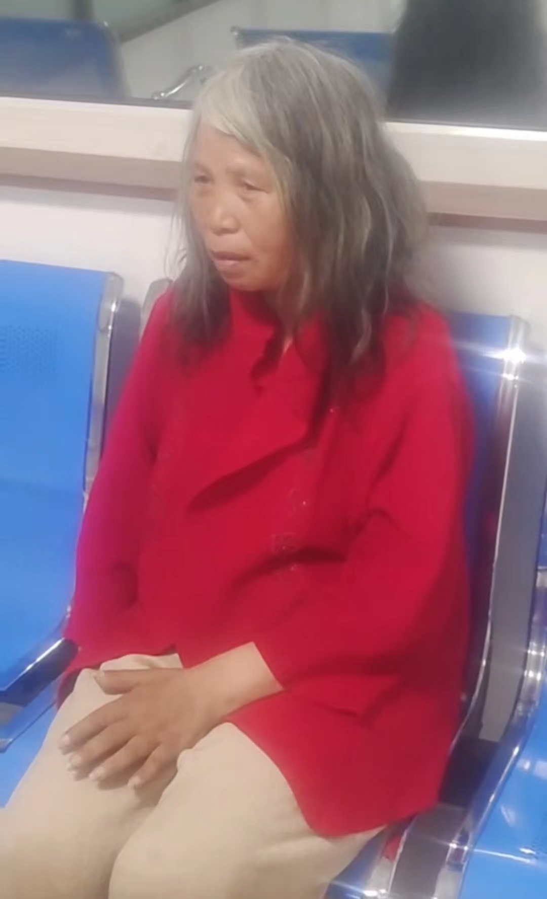 走失者照片 潍坊寿光市寻亲：六旬老太被救助，穿...
