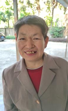 走失者照片 泸州寻亲：六旬老太被救助，穿灰色外...