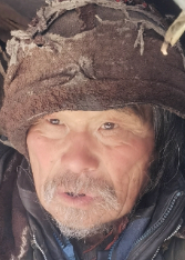 走失者照片 连云港寻亲：七旬老人被救助，穿黑色...
