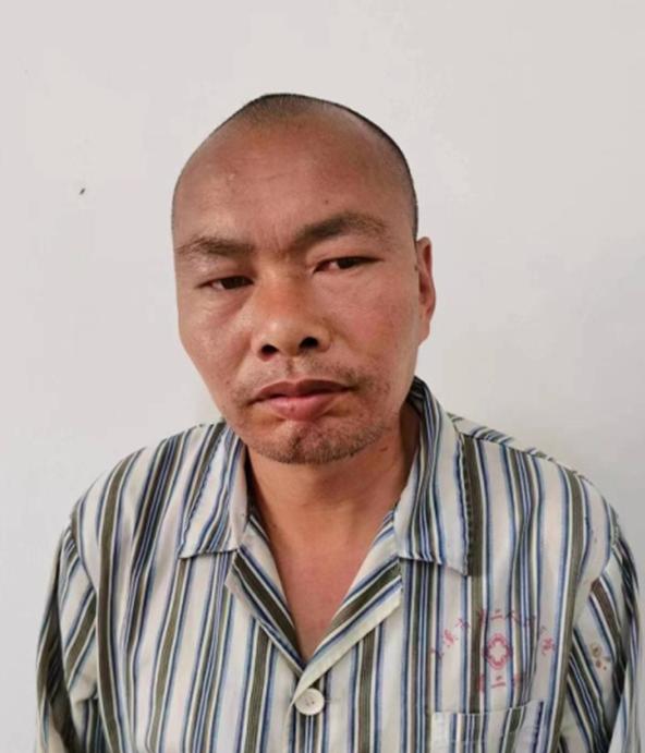 走失者照片 玉溪寻亲：中年男子被救助多日，穿灰...