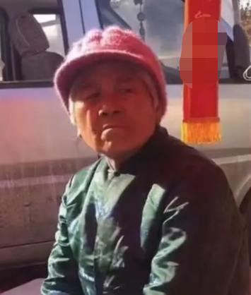走失者照片 抚顺急寻！七旬老太走失，穿绿白格纹...